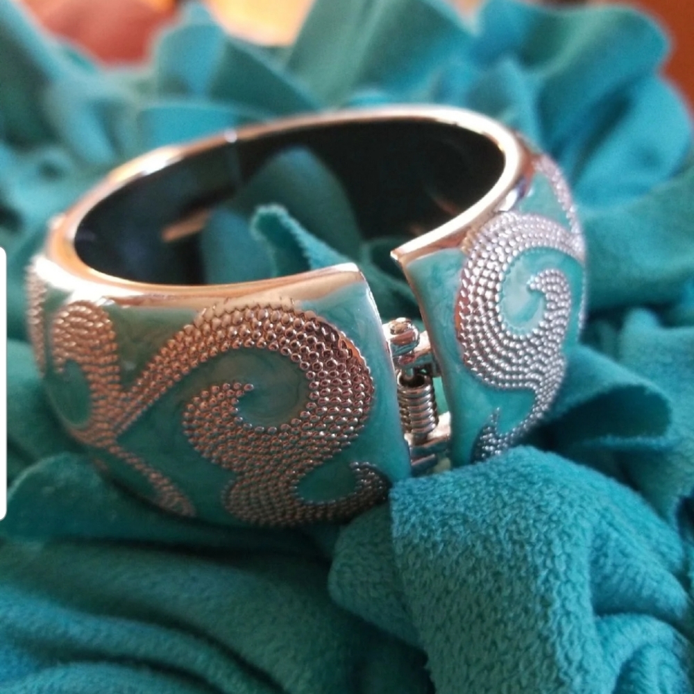 Beautiful enameled bangle. - Picture 2 of 2